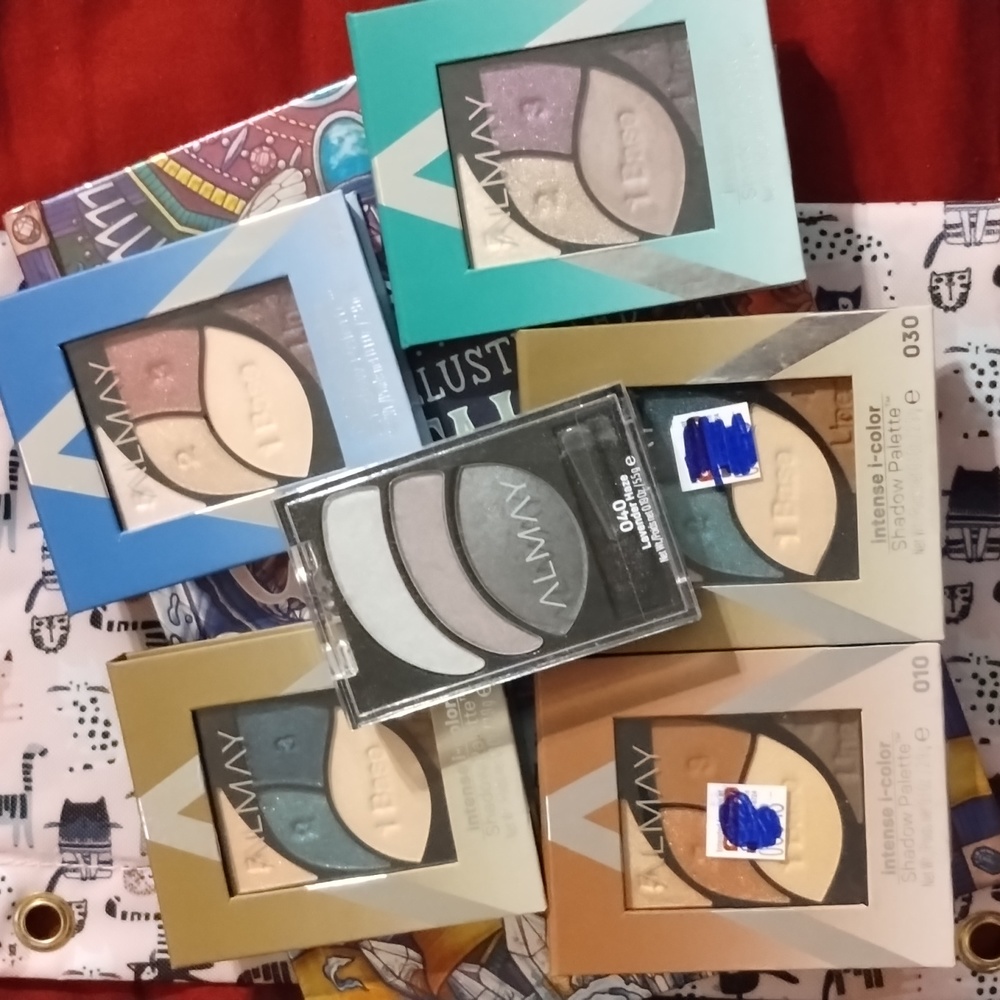 Almay eye shadow palettes 6 new.   Bag 2